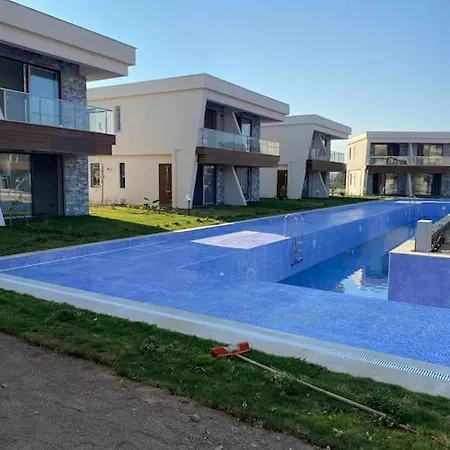 Villa Havalimanina 10 Dak Denize 5 Dak 2+1 *